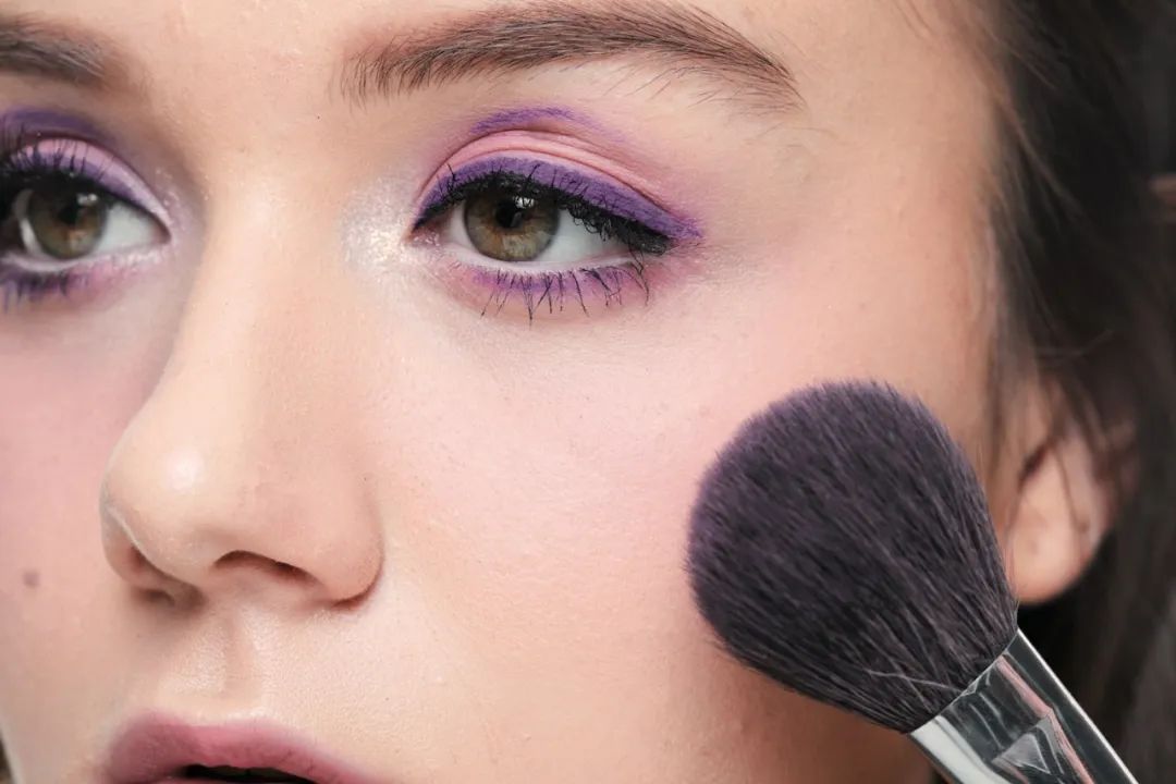 靓妆魅惑,亮闪闪玫瑰金妆容教程