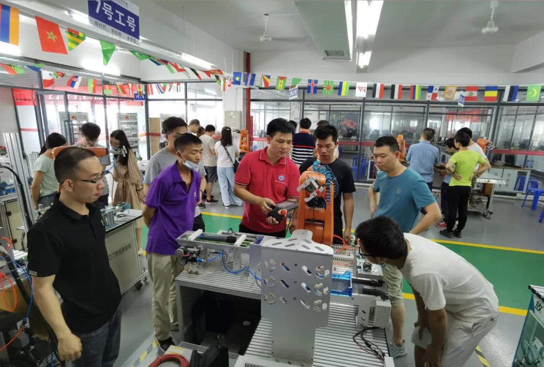 江门工业机器人培训机构,江门工业机器人培训视频教程