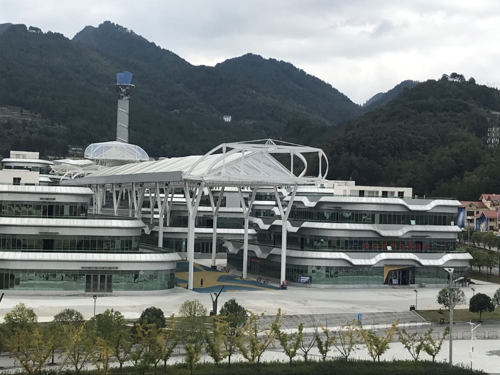 射电望远镜相当于几个足球场,谁建成了世界上最大的望远镜