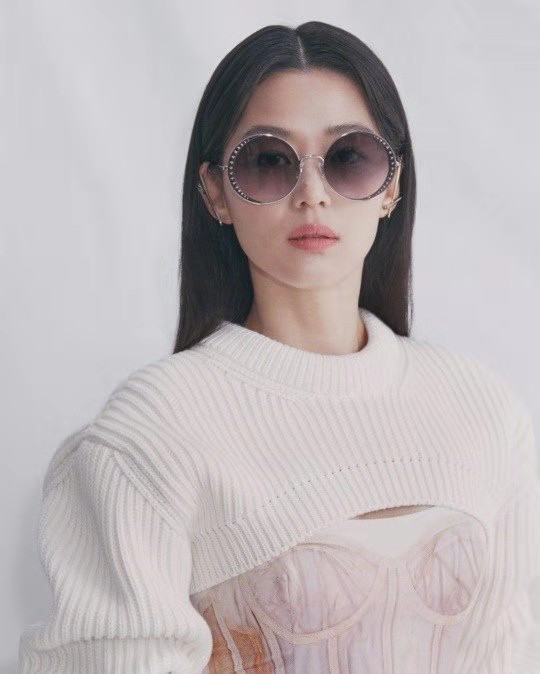 全智贤白裤写真,全智贤穿露脐装图片