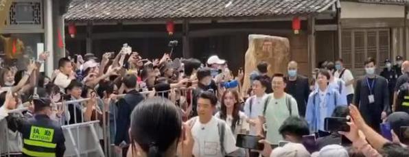 刘涛胡海泉最美现场版,胡海泉四十箱口罩