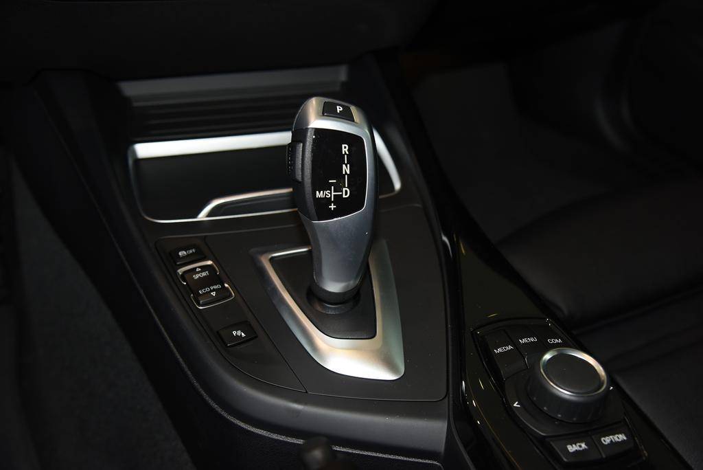 宝马225i四门2023款用车体验,宝马225i双门轿跑2023用车体验