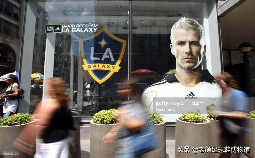 小贝当年多风光，三个儿子都穿德产定制鞋，球鞋广告动用百兽之王