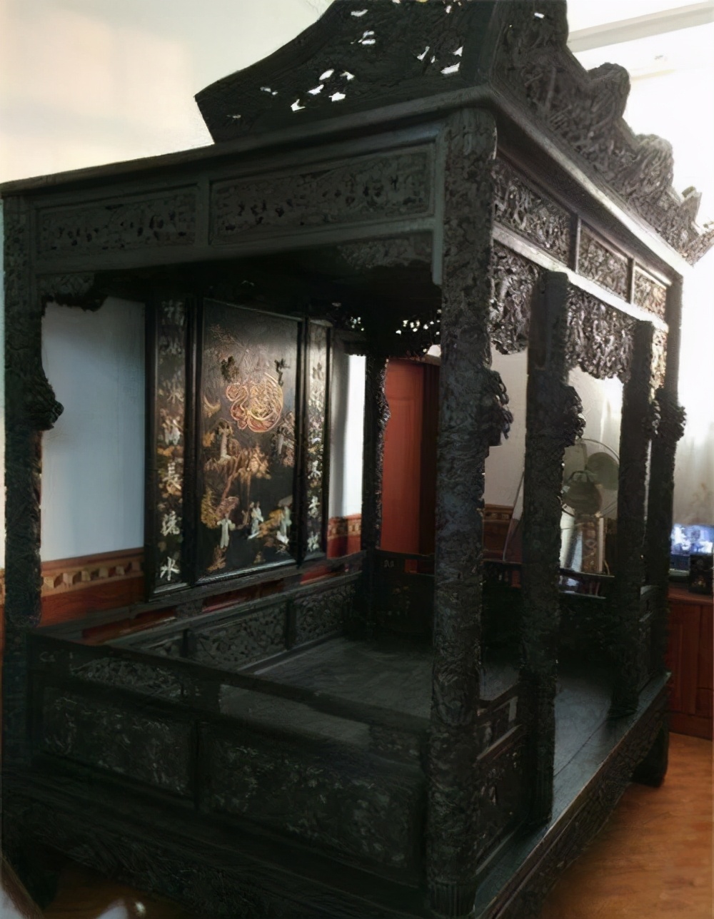 福建男子收藏一个亿,男子捐给国家6万件文物