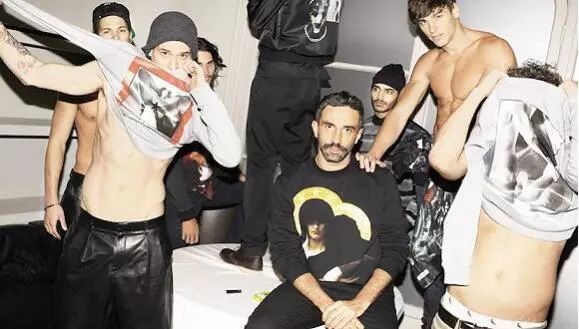 riccardotisci去哪儿了,riccardotisci2019春夏设计款