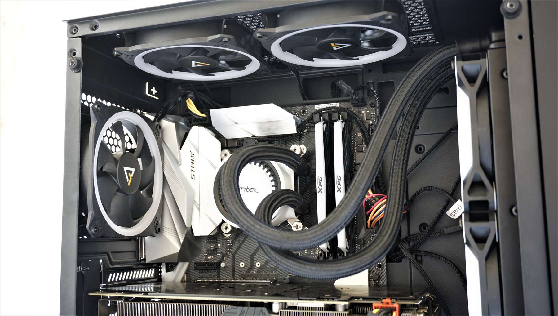 色彩与色彩的碰撞,色与彩