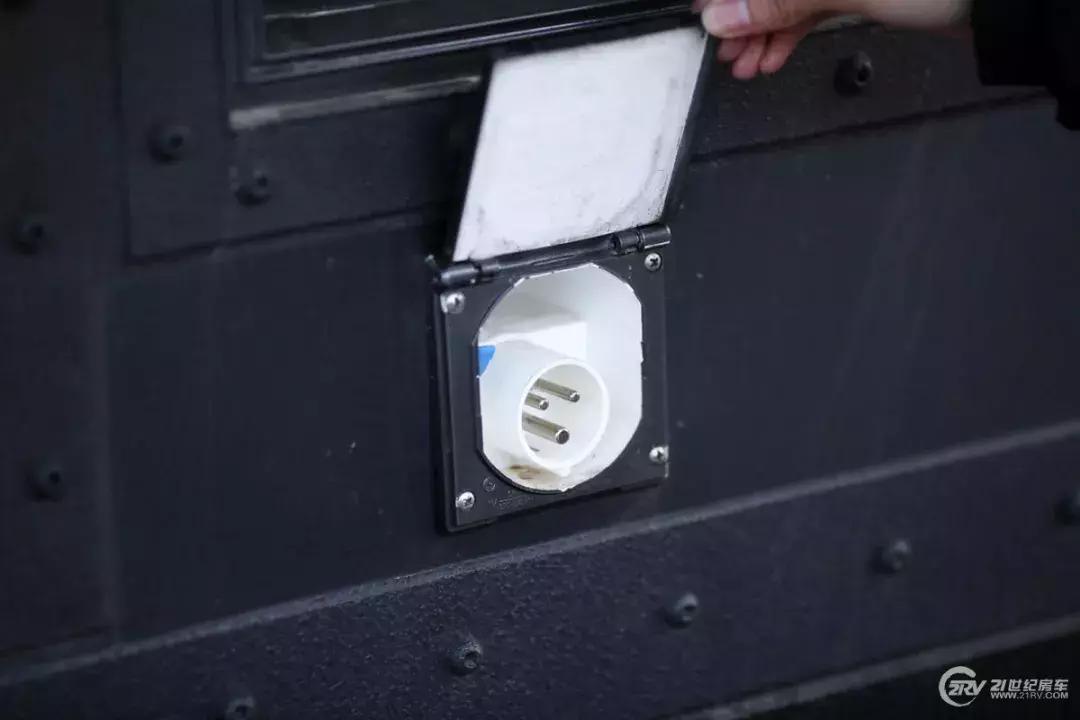 四驱带差速锁越野原厂房车,低顶四驱越野房车介绍