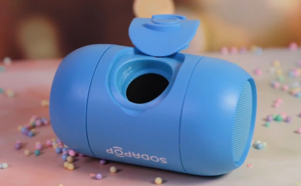 女主播捡垃圾塑料瓶做音响，“低音”效果太牛逼了