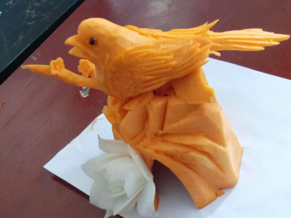 农村小伙养6000只鸡,养一万只黑鸡一年利润