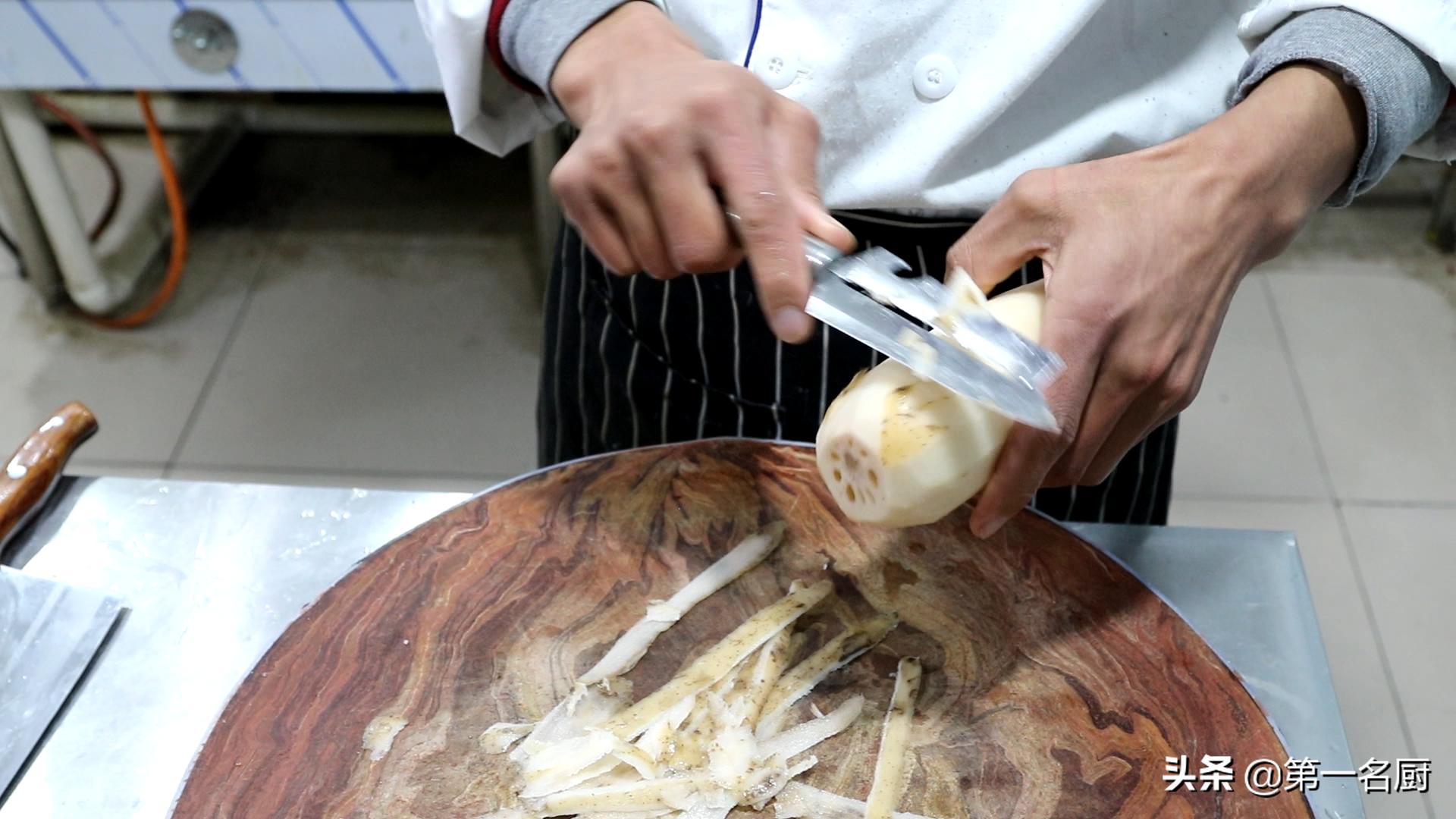 为什么饭店的凉拌藕片那么好吃？原来拌汁有技巧，这样做爽口入味