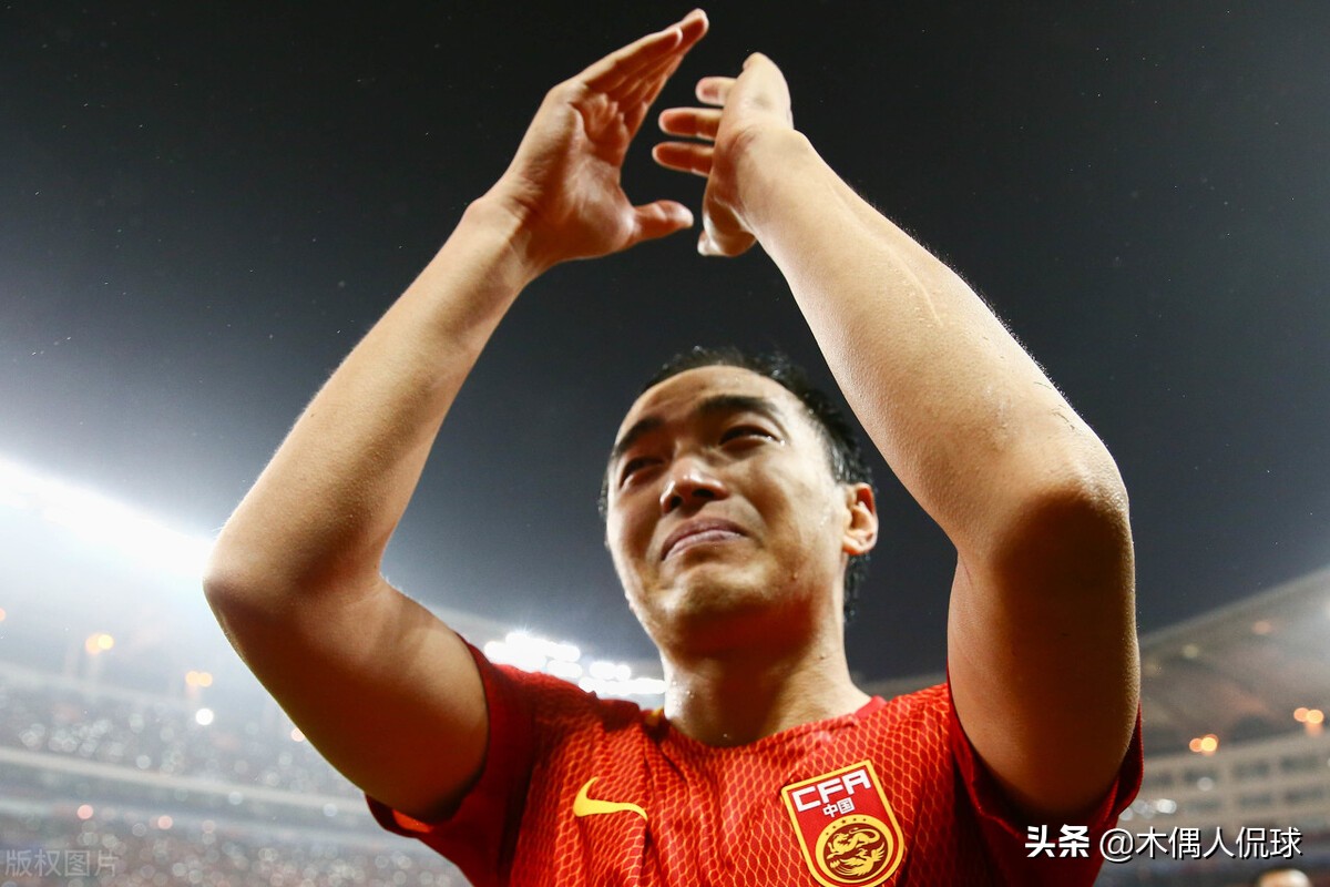 李铁续约，国足12强赛阵容大换血？5归化唱主角，89黄金一代淡出