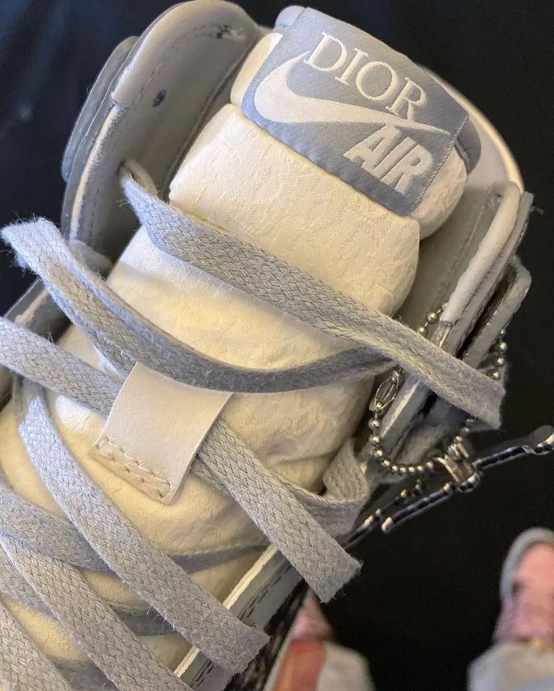 迪奥aj刚出的时候多少钱,迪奥aj高帮联名多少钱