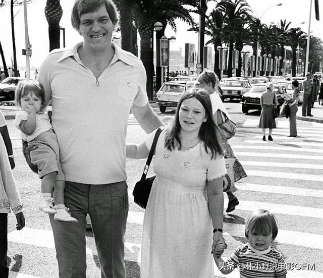 007大钢牙视频,007大钢牙咬死鲨鱼