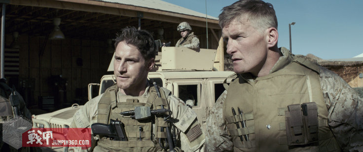 向克里斯凯尔致敬美国传奇狙击手,美国狙击手克里斯凯尔身高