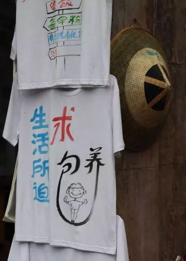 求*养包**心切，28岁小伙上网找到“夜光富婆网”！打开网页……