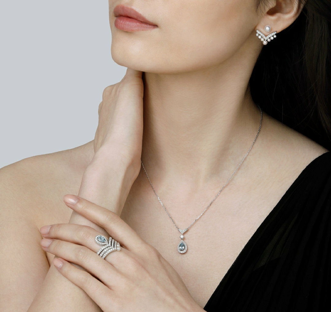 买钻戒保值还是黄金保值,买钻戒选择珠宝定制好吗