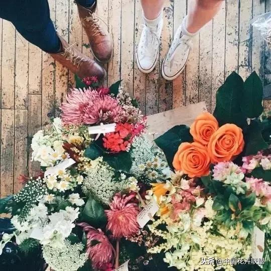 开花店一个月可以挣多少钱,北京开花店一年能挣多钱