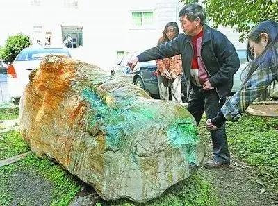 这些石头价值不菲，随便捡到一块妥妥的人生赢家