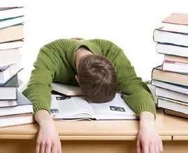 精神心理障碍患者荒废了5年，经何日辉治疗后重新高考并考上大学