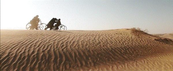 横跨57年,这2部电影3个山东男人,凭什么惹哭了3代中国人?