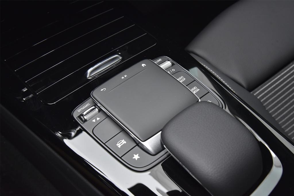 最新奔驰a180两厢落地价,最新2023款奔驰a180l落地价