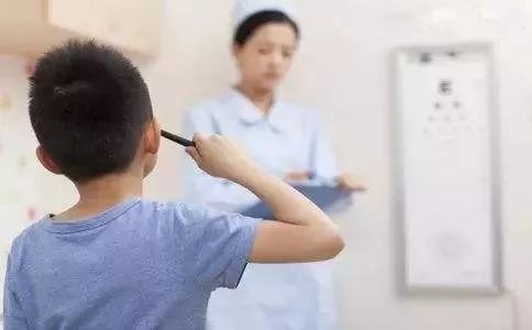 4岁儿童近视700度是真性近视吗,父母都是近视600度孩子会近视吗