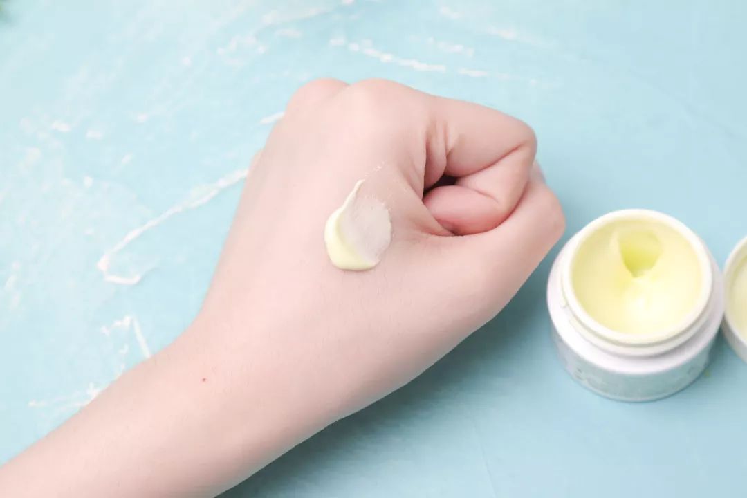 吴宣仪黑唇妆,吴宣仪被造型师吐槽