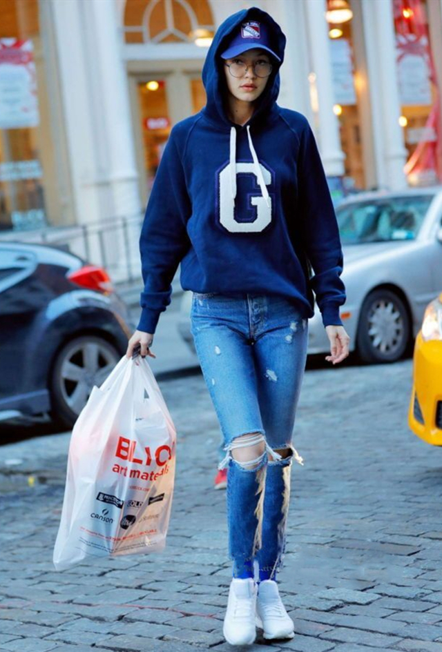 夏季的棒球帽怎么搭出活力的感觉,一顶棒球帽是万能的搭配利器