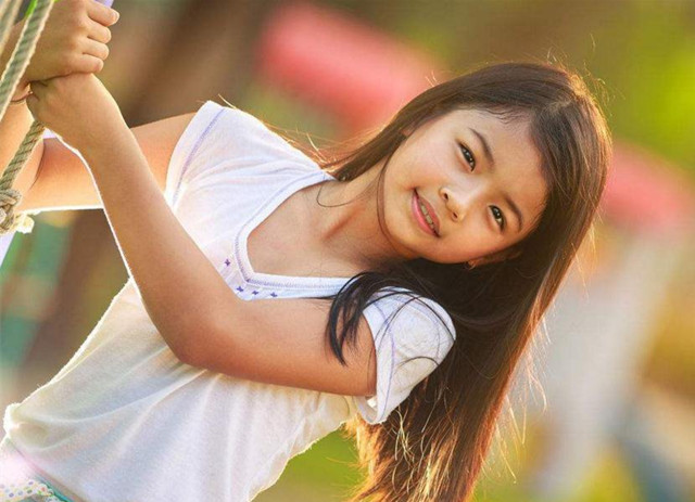 洗澡被爸爸撞见，内心崩溃，妈妈却说我矫情，该怎么办？写给父母