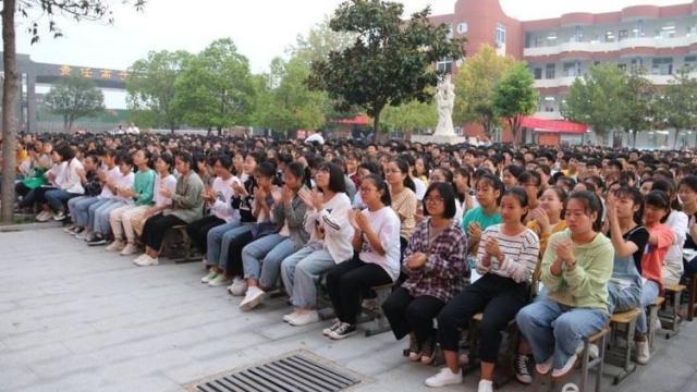 三高学校开学典礼,临颍一高新生军训汇演校长讲话