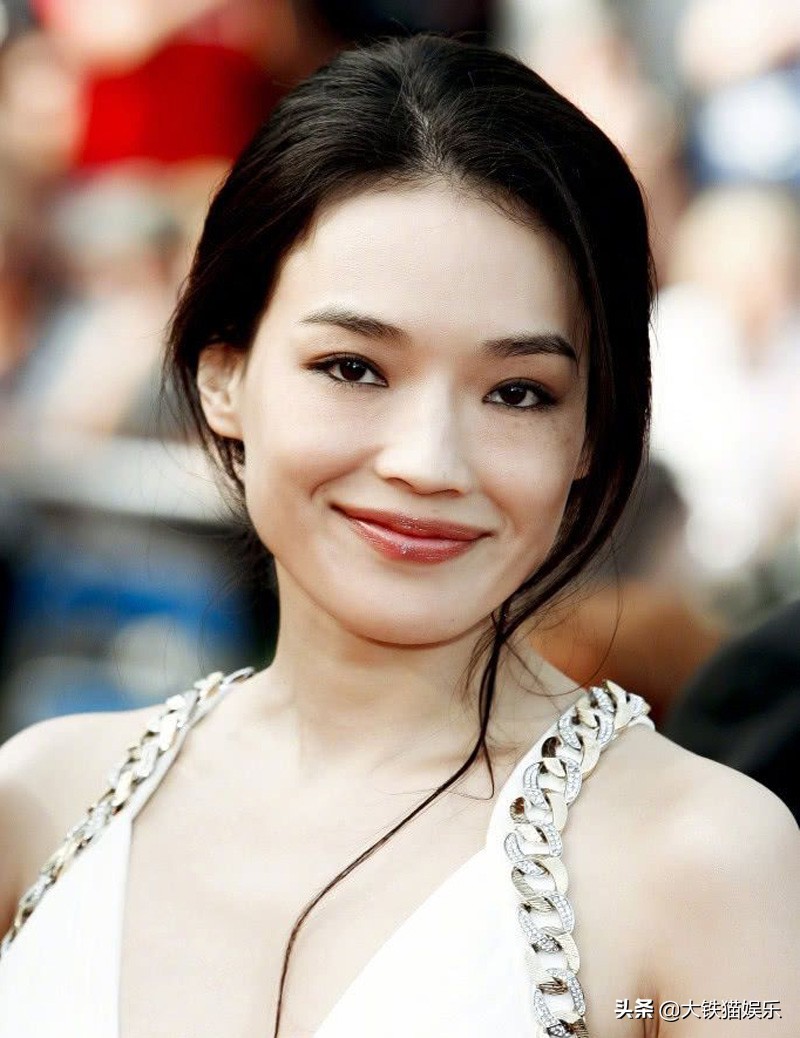 别再削骨追求“锥子脸”了！6位方脸女星告诉你，国字脸才真扛老