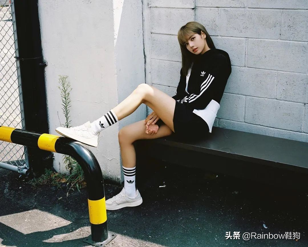 lisa穿什么鞋,人间芭比lisaattention