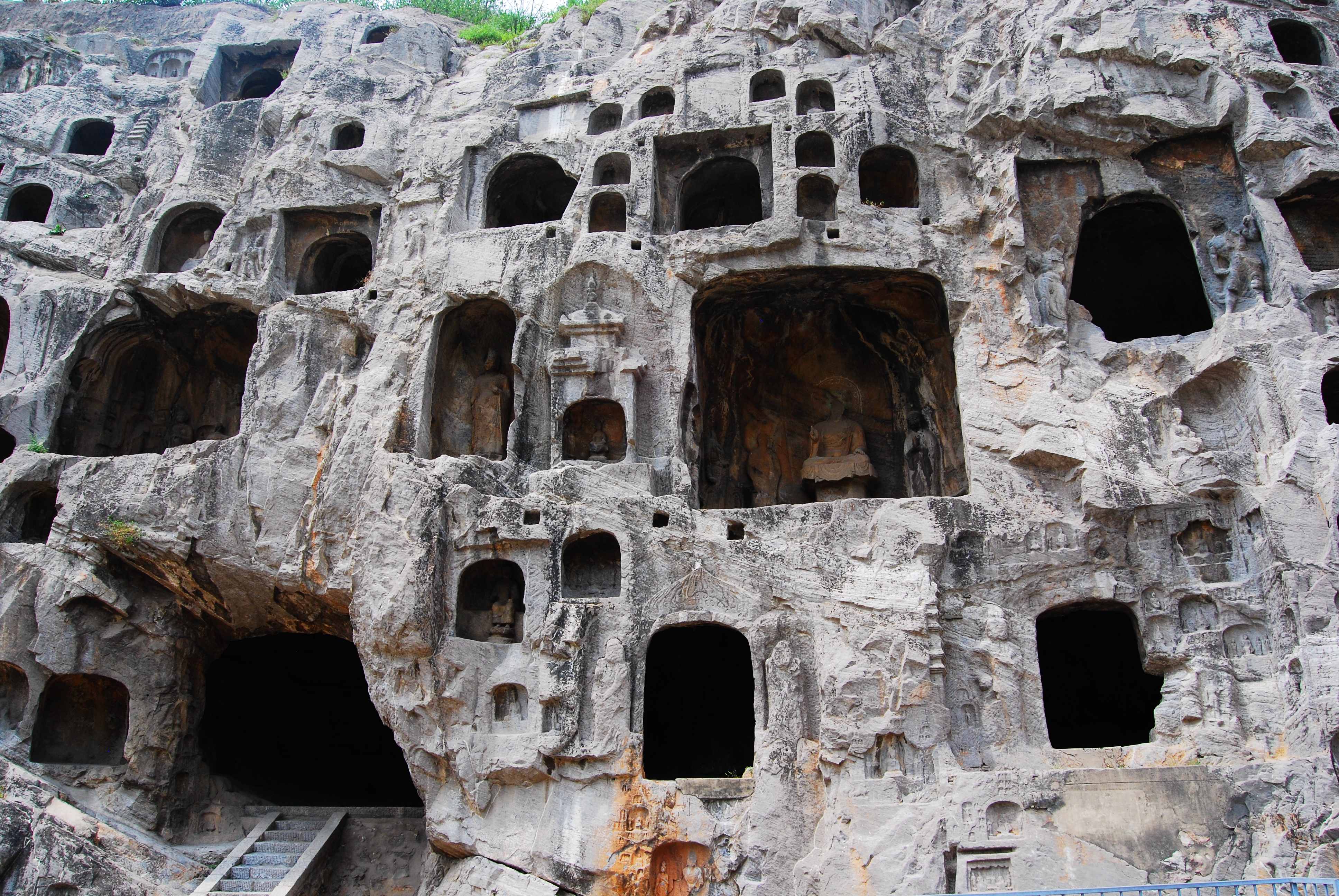 龙门石窟的卢舍那大佛的资料,龙门石窟卢舍那大佛的实际名字