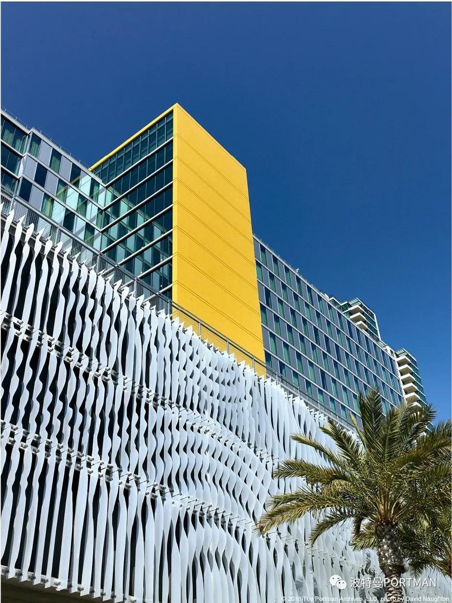 连接城市与滨水区的多品牌酒店圣地亚哥BRIC项目/波特曼