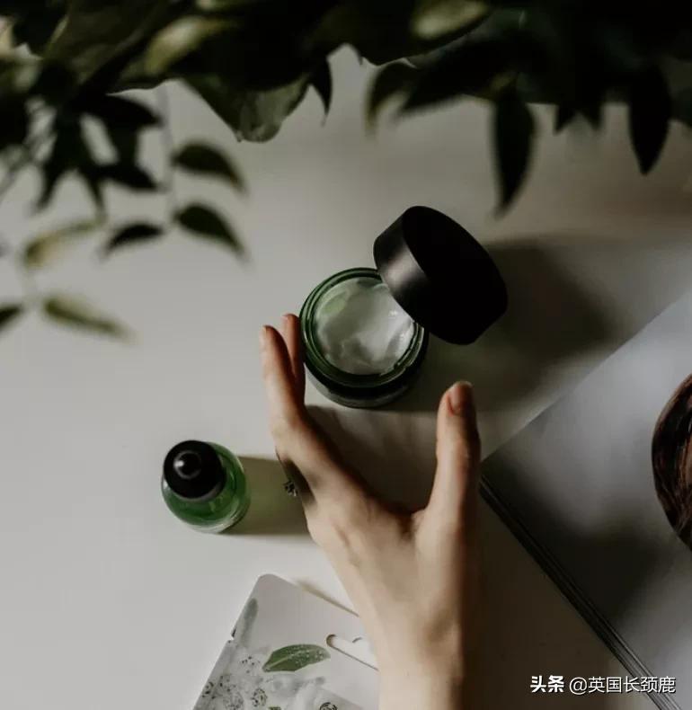 英国气候下让肌肤深呼吸：护肤美妆用品中英文对照大全