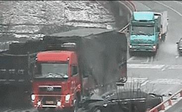 雨天行驶常识大全,雨天天气行车注意事项