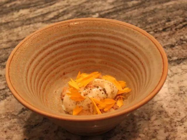 深夜除了晒烤串，还能晒太阳