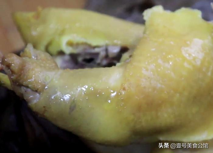 秘制荷叶鸡鲜嫩多汁太解馋了,正宗清蒸荷叶鸡做法培训中心