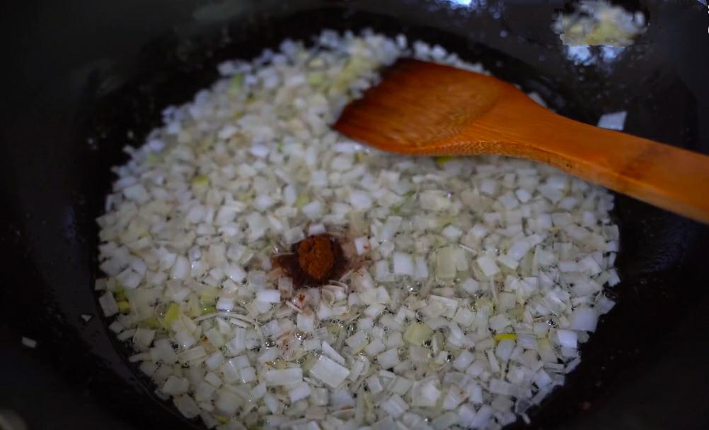 萝卜包子素馅儿最好吃的做法,萝卜肉包子馅的最简单的做法