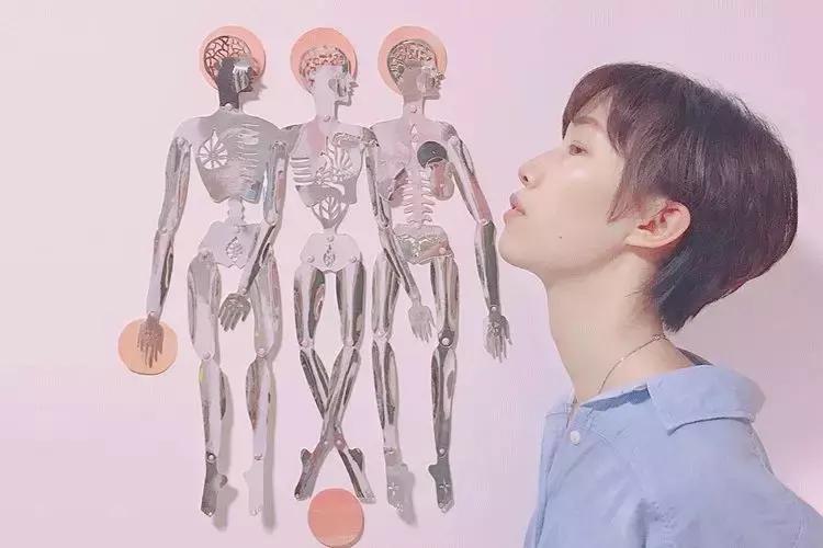 90后女学生解剖课,90后女孩上解剖课