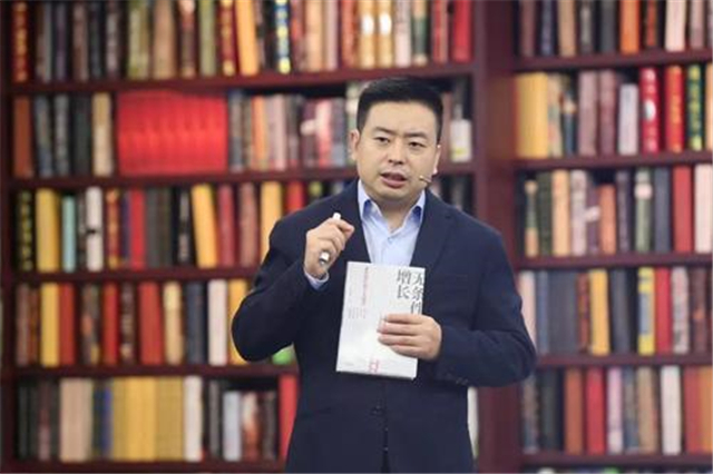 三无亿万富豪:靠十元店发家致富,门店3800家,年入170亿