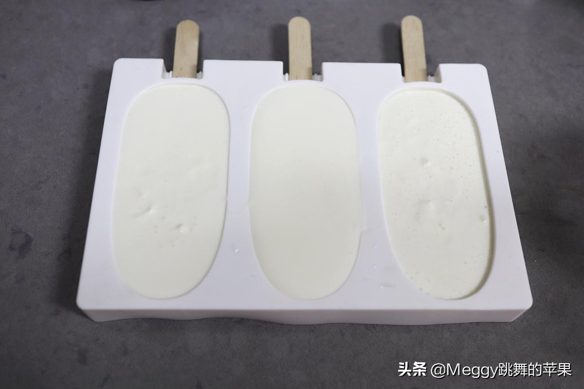 用简单的材料做雪糕,自制雪糕不用冰激凌粉奶香浓郁