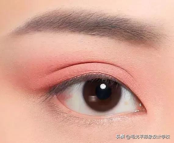 怎么用睫毛夹刷睫毛,三分钟学会夹睫毛和刷睫毛