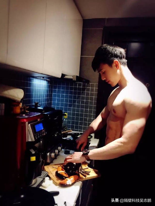 李佳淇，一个身材灰常好的健身教练