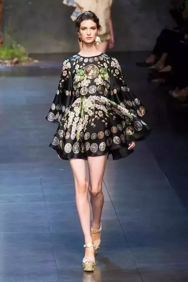 廓形服装款式设计稿,服装版型s型