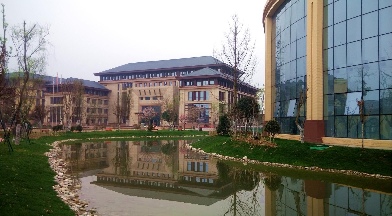 棠湖中学是重点还是国重,棠湖中学一校两区都是国重吗