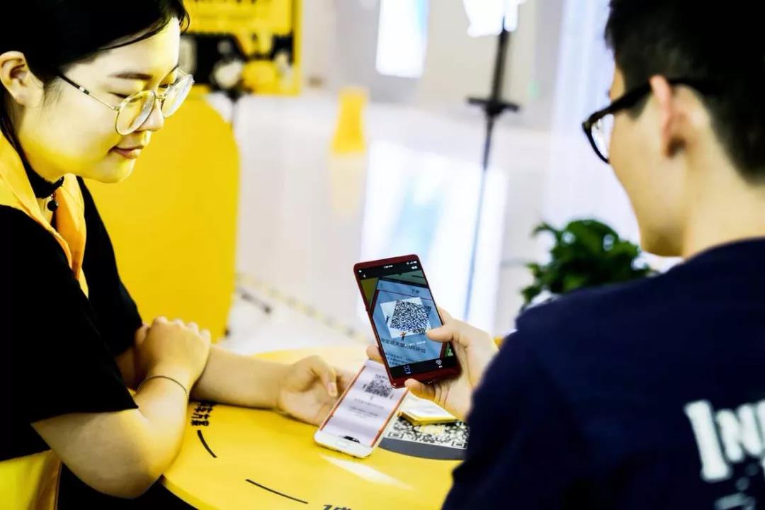 弹个车,小镇青年新长征路上的“快手”