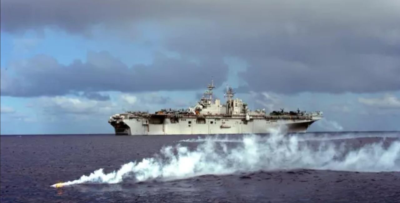 如果水兵不小心从航母甲板上掉到海里，还能救得上来吗？