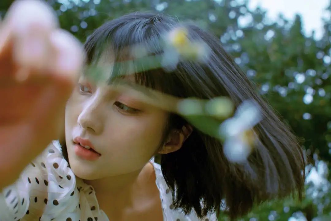 明明长得很好看为什么不上镜,为什么自己明明不丑拍照不好看