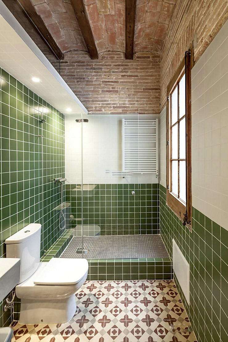 楼上厕所漏水楼下如何补漏,楼上漏水注胶补漏